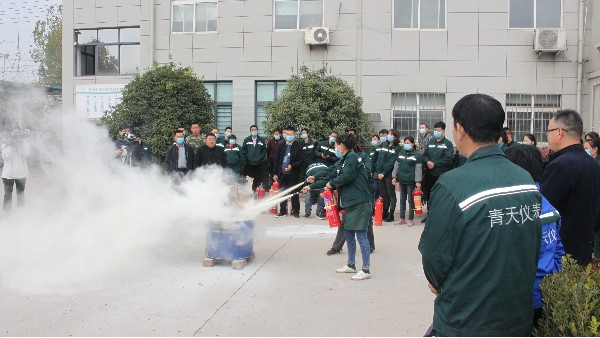 MK体育·「中国」官方网站 - MK  SPORTS
加强安全意识，全体员工进行消防演练